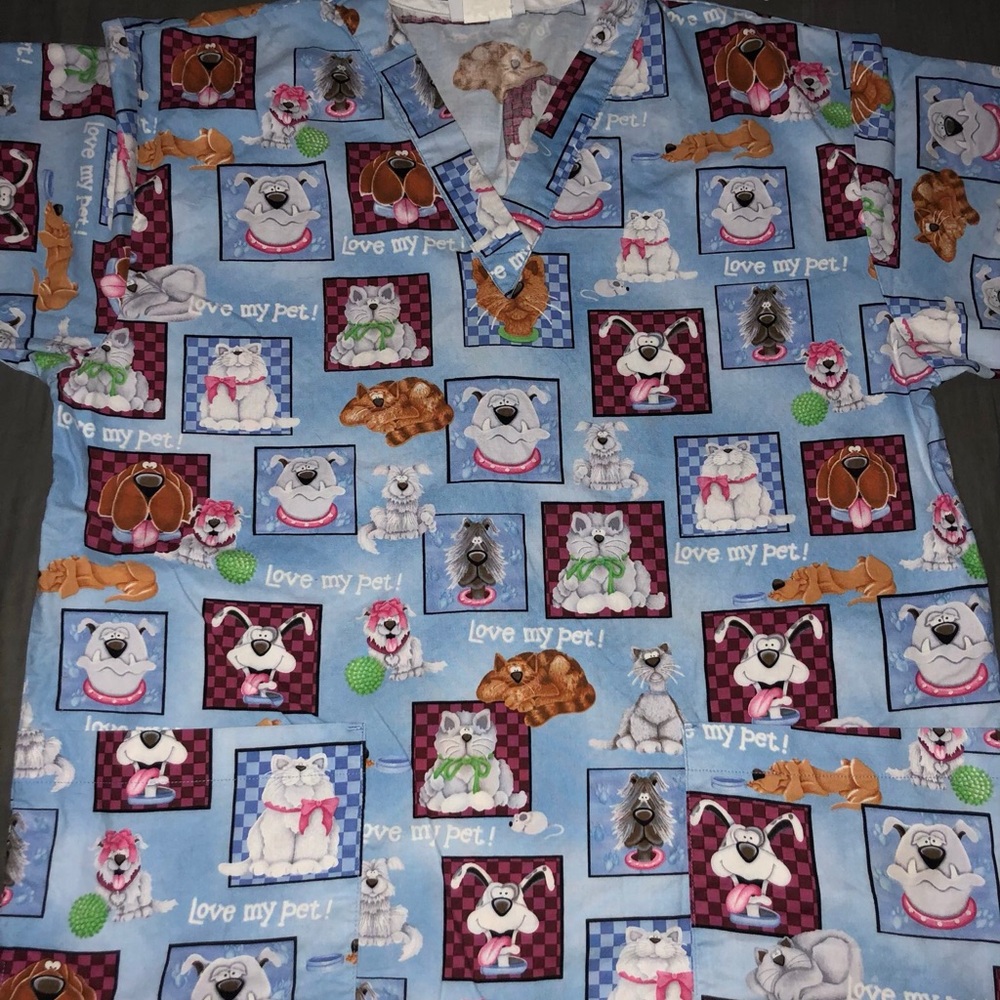 VAC Scrub top Small